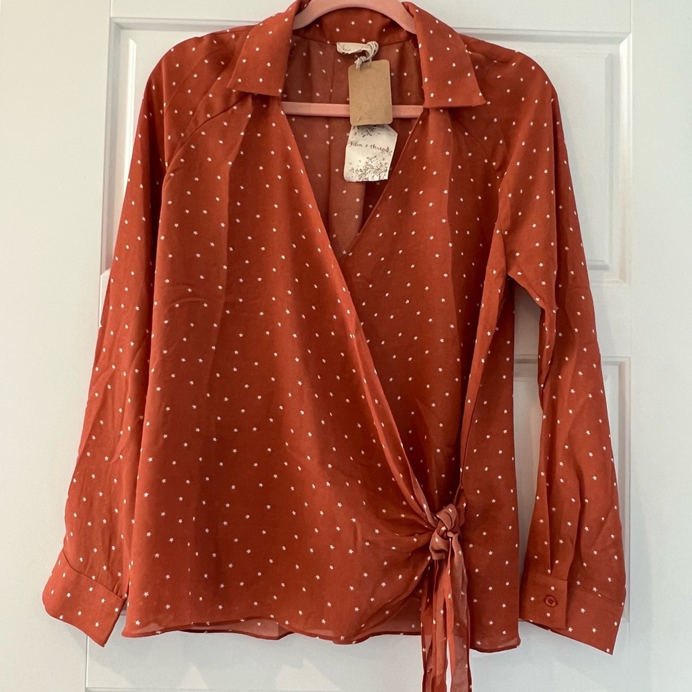 🧡NWT Flowy Hem & Thread Wrap Blouse